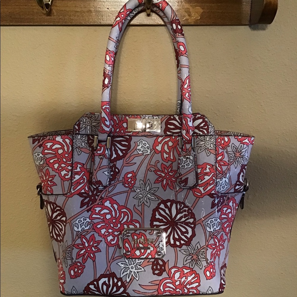 🔥🔥SALE🔥🔥Guess purse EXCELLENT CONDITION